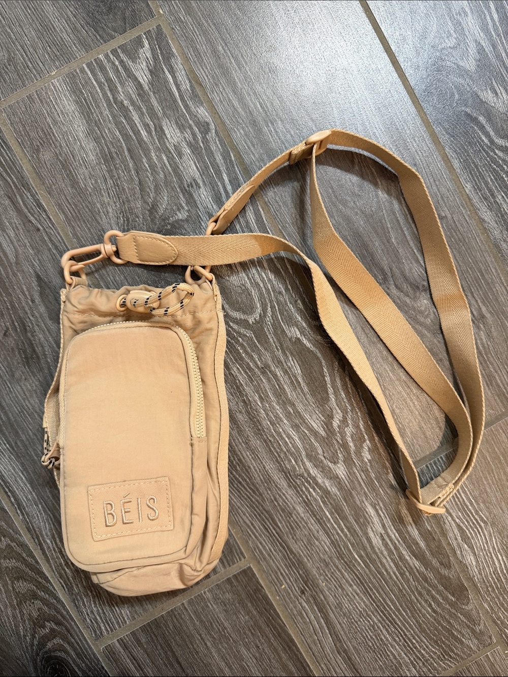 BEIS Tan beige Crossbody water bottle sling holder EUC